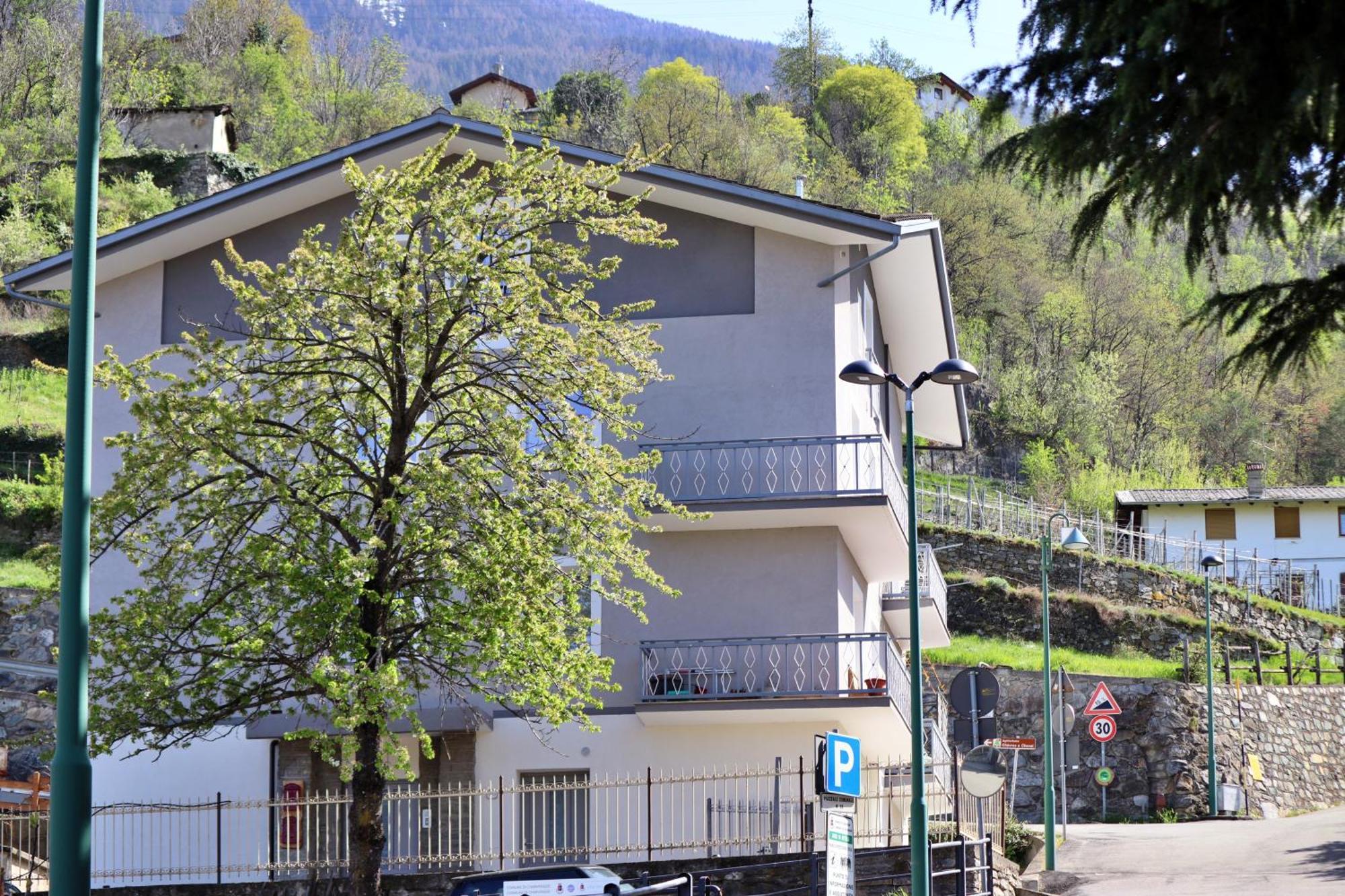 Lo Barbaboc Aparthotel Charvensod Bagian luar foto